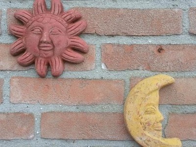 太阳和月亮的雕塑